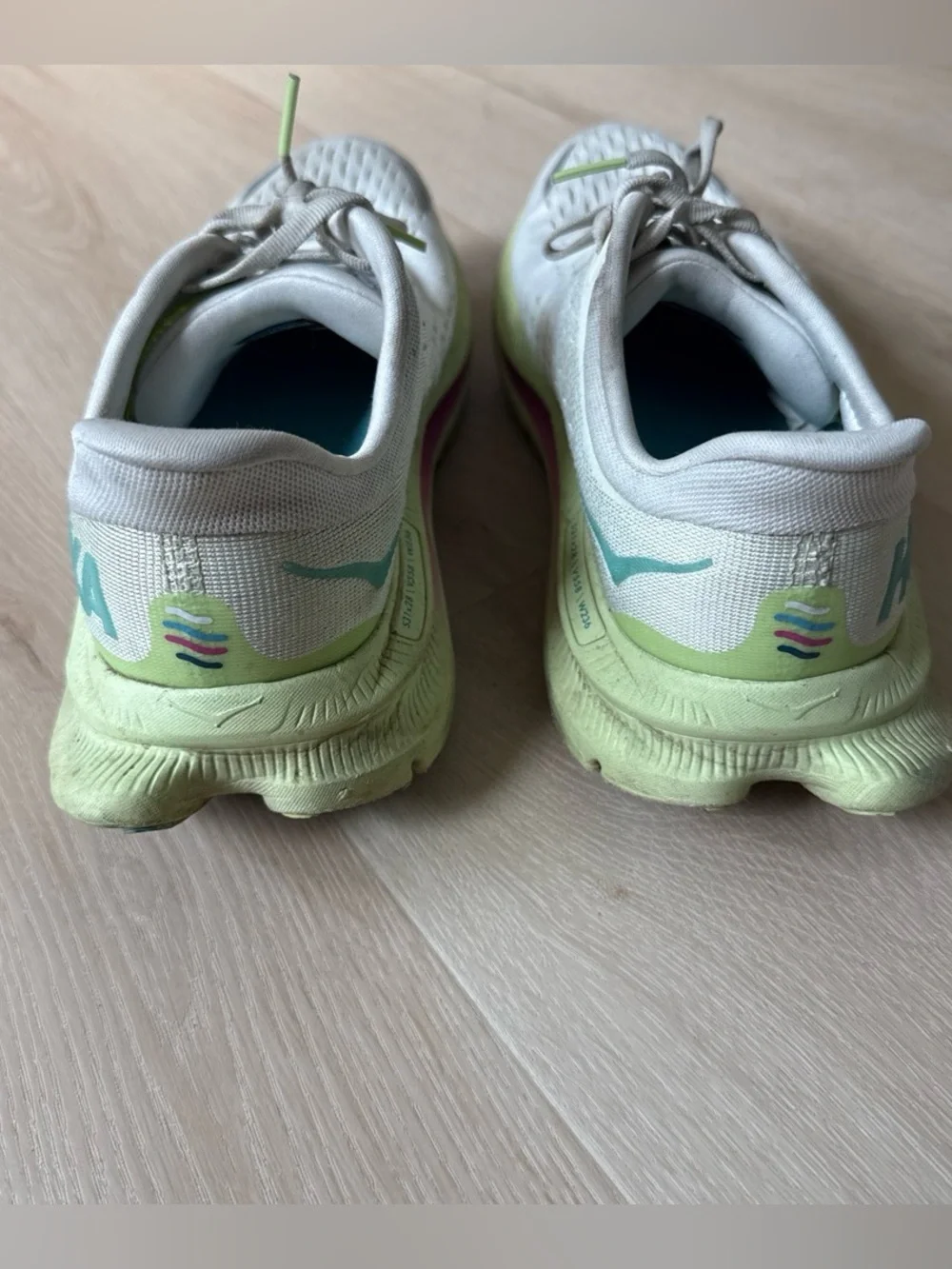 Hoka Kawana Running Shoes